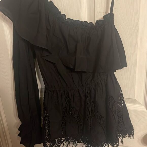 BCBG MaxAzria Ruffle OneShoulder Black Lace Peplum Top - Picture 1 of 7